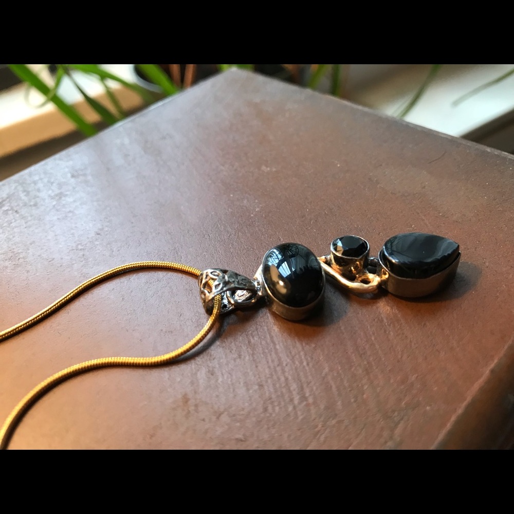 Cute Black onyx Rhodium Necklace w GF yellow chain - Picture 6 of 8